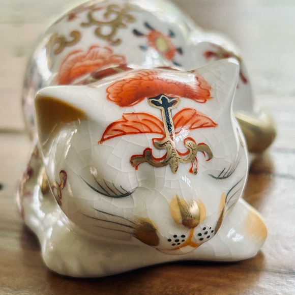 Vintage Japanese Satsuma Moriage Porcelain Sleeping Cat - Picture 1 of 7
